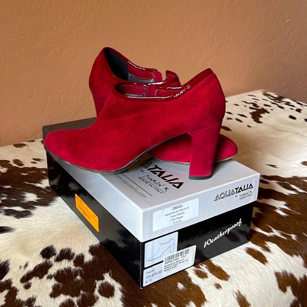 Aquatalia Tanya all weather bootie size 8